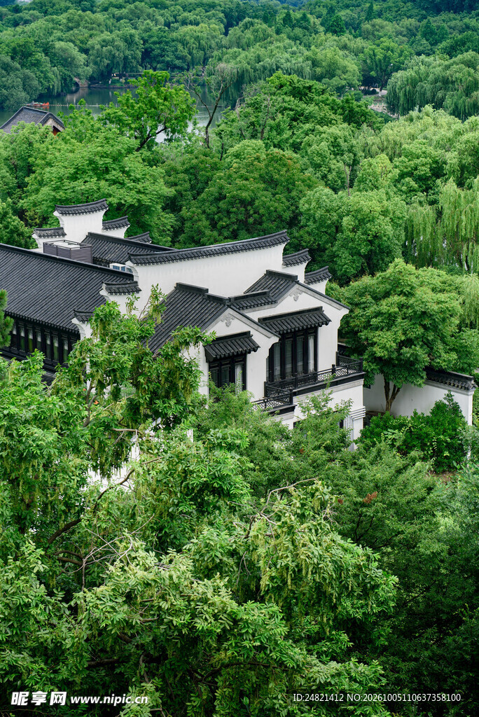 林间徽派中式宅院