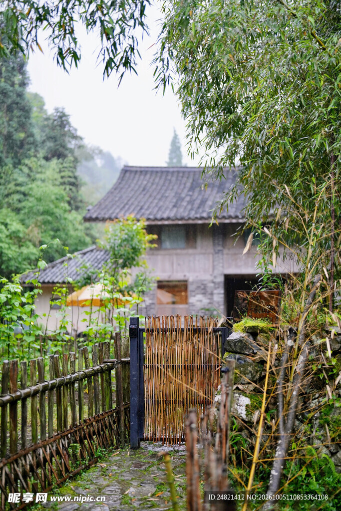 林间清幽木屋小院