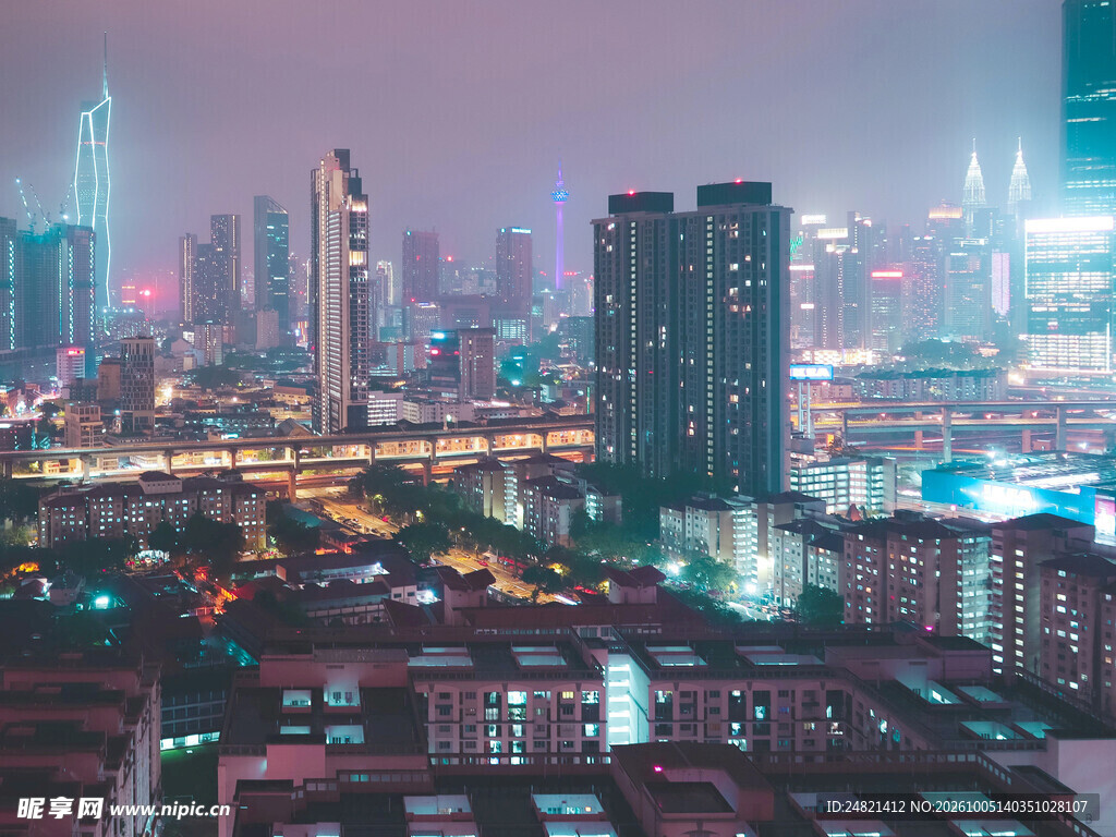 朦胧都市暮色夜景