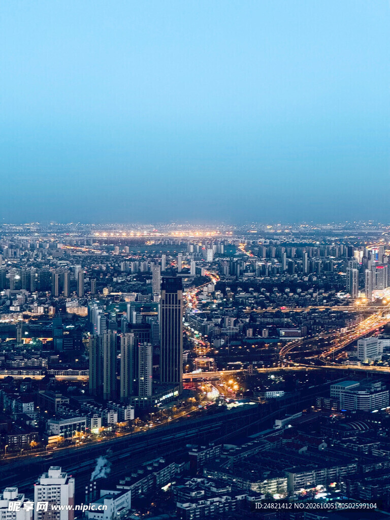暮色都市高空全景
