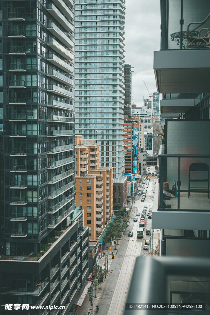 朦胧都市高楼街景