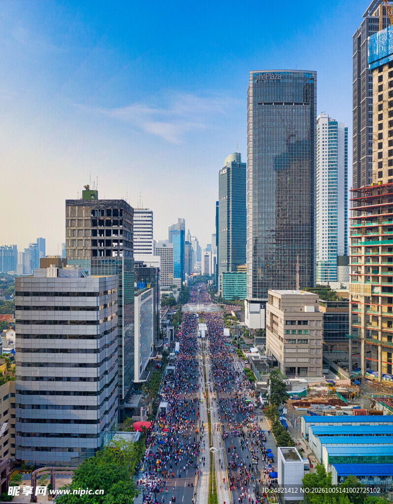 城市中心商务区街景