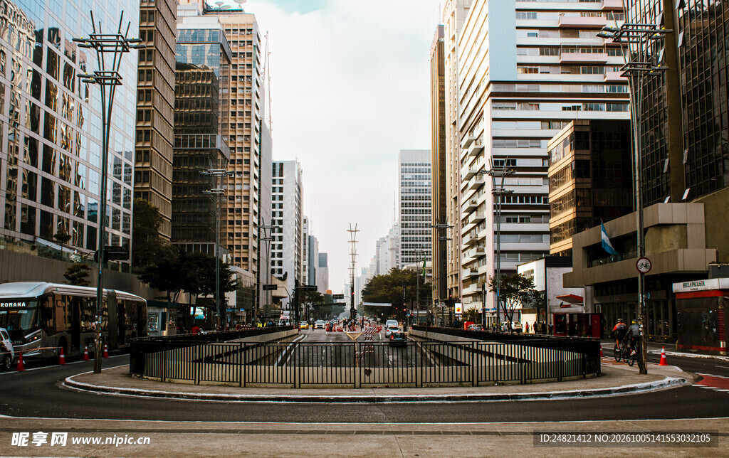都市中心街道景观
