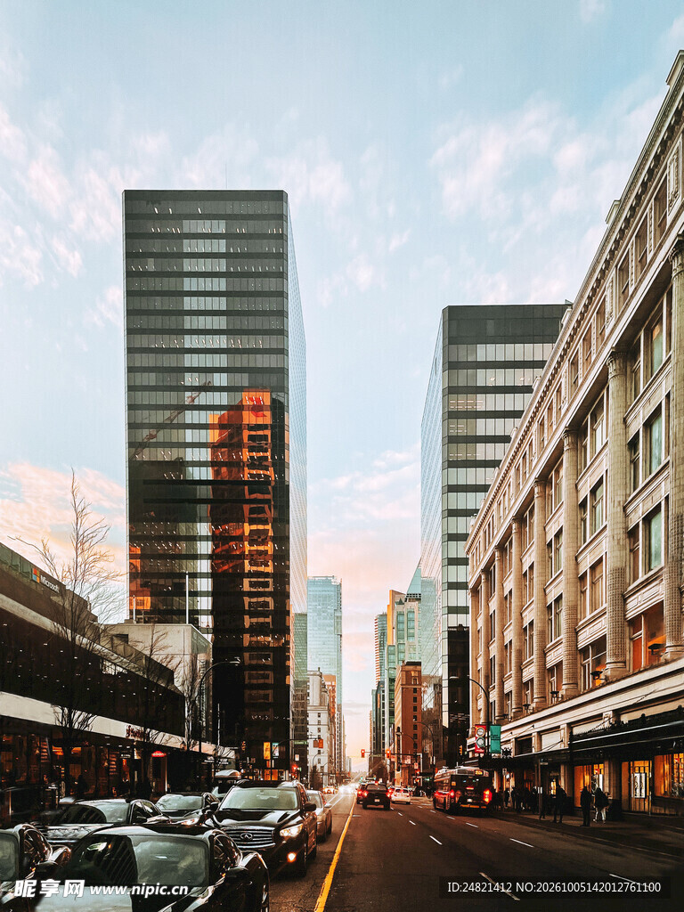 城市黄昏街景