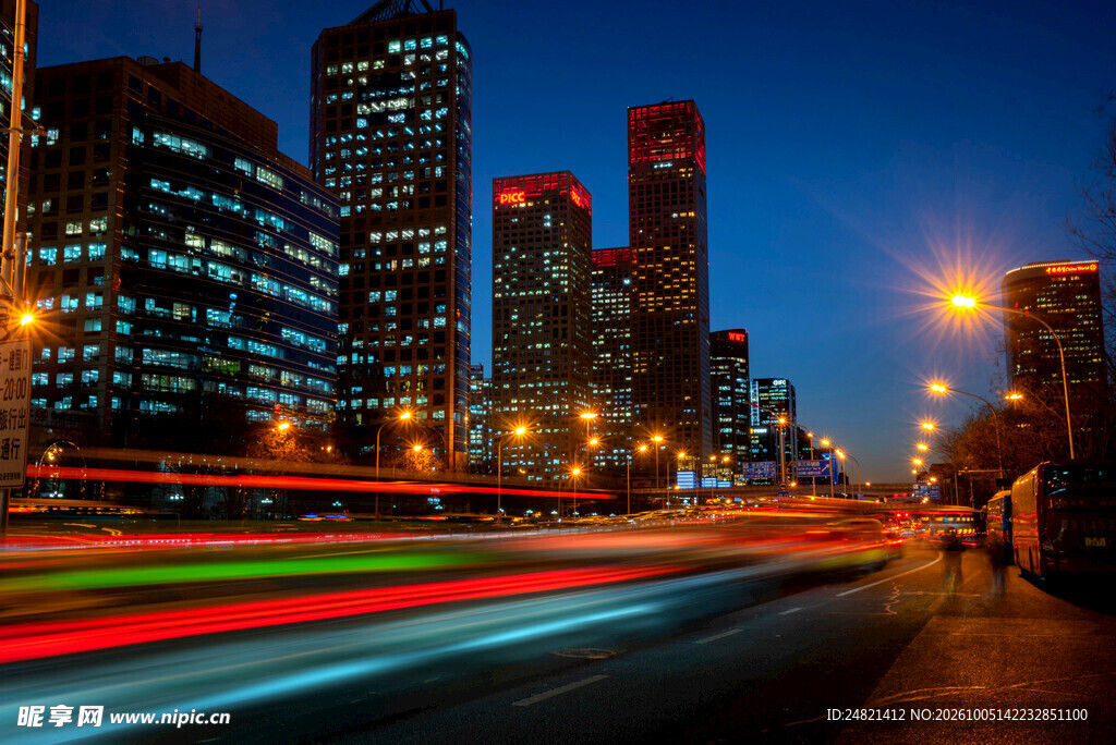 都市夜景车流光轨