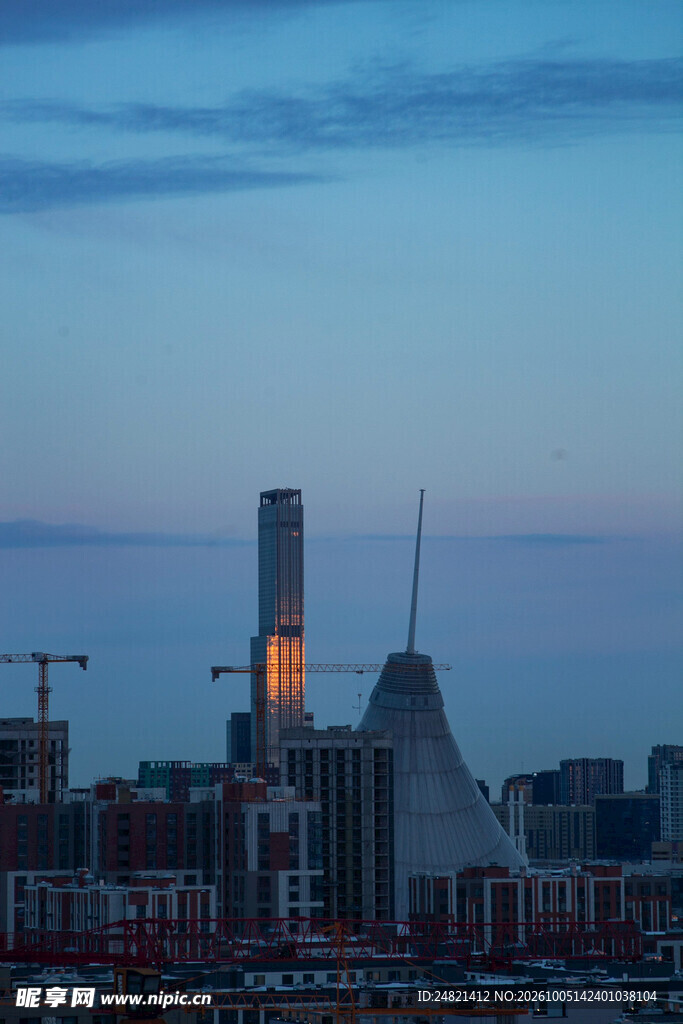 暮色下的城市远景