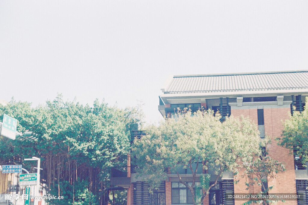 朦胧城市街景