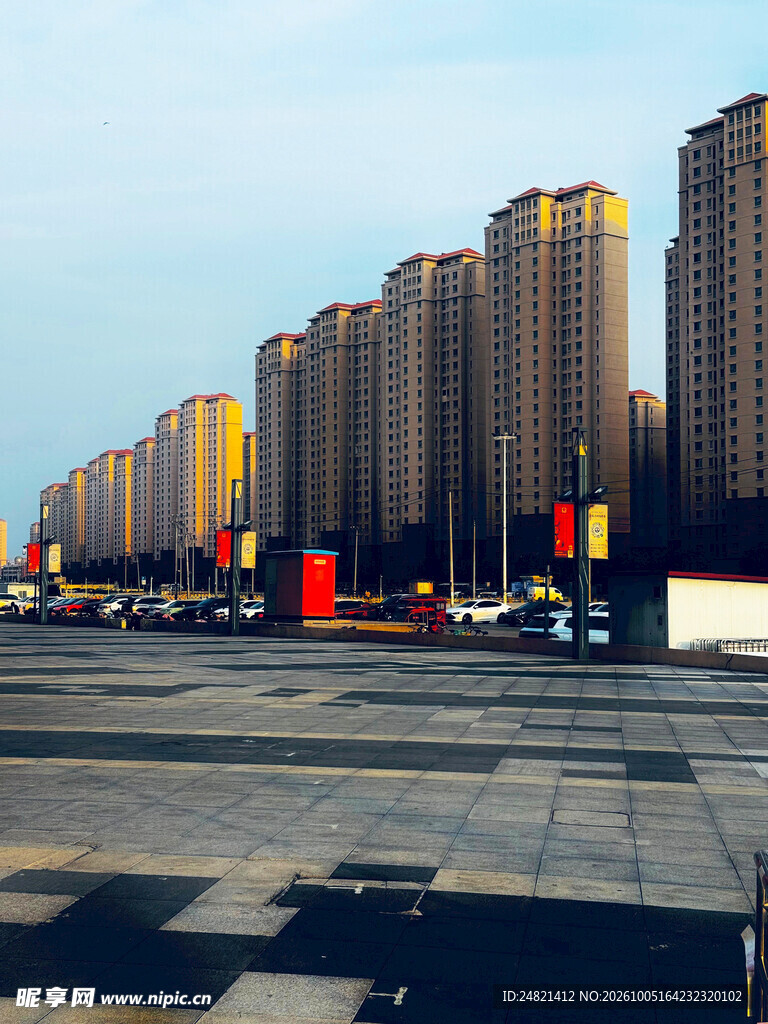城市临街高层住宅群