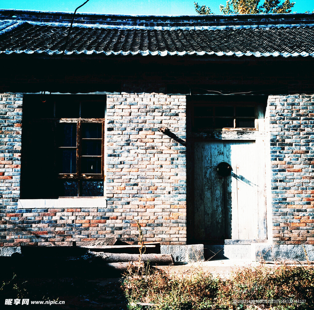 乡村老式砖瓦房