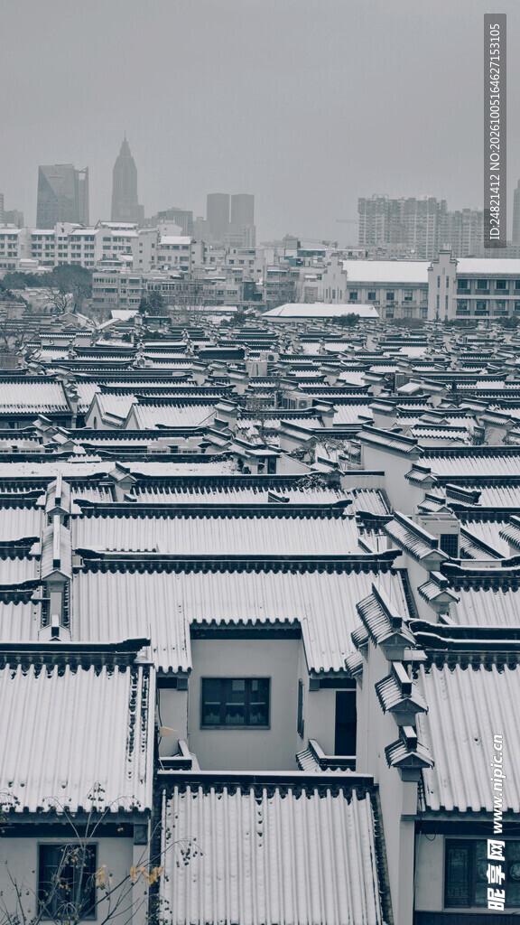 雪后徽派古民居群落