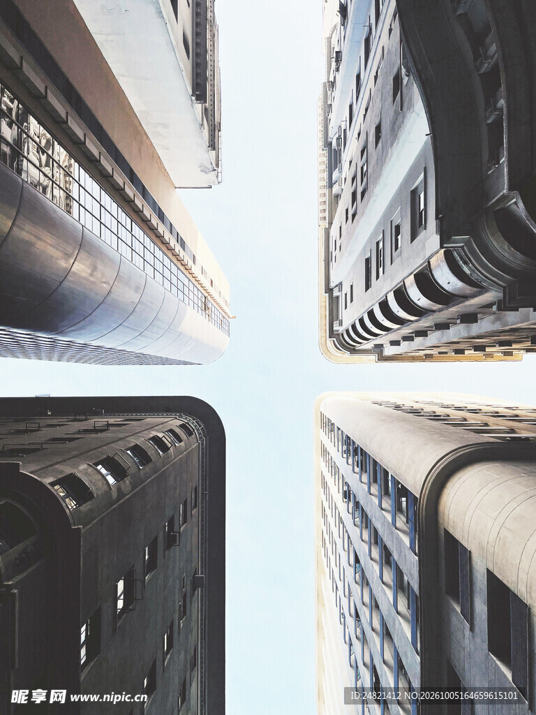 仰拍城市摩天大楼