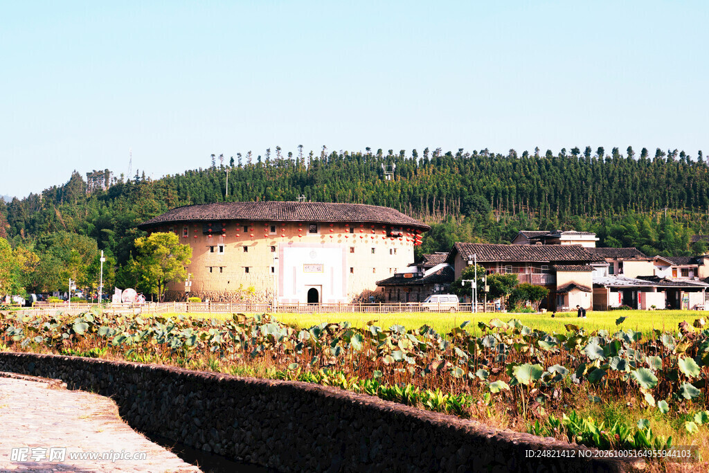 客家土楼田园风光