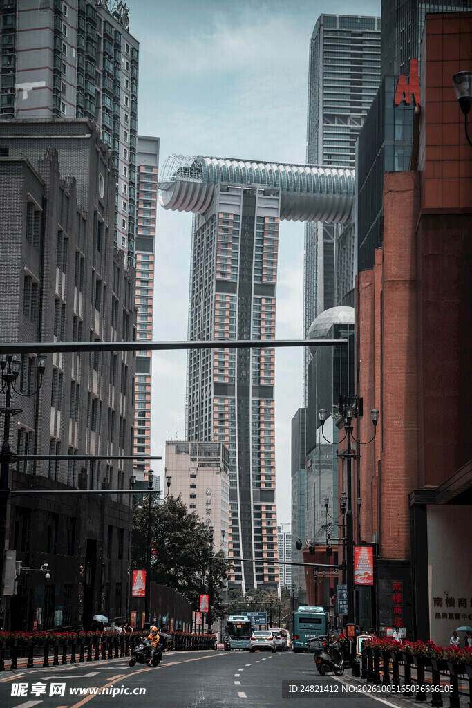城市道路高楼景观