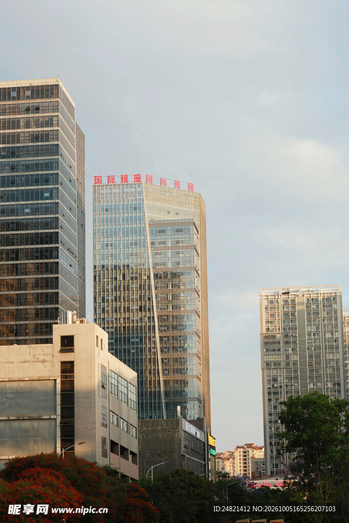 城市现代高楼建筑群