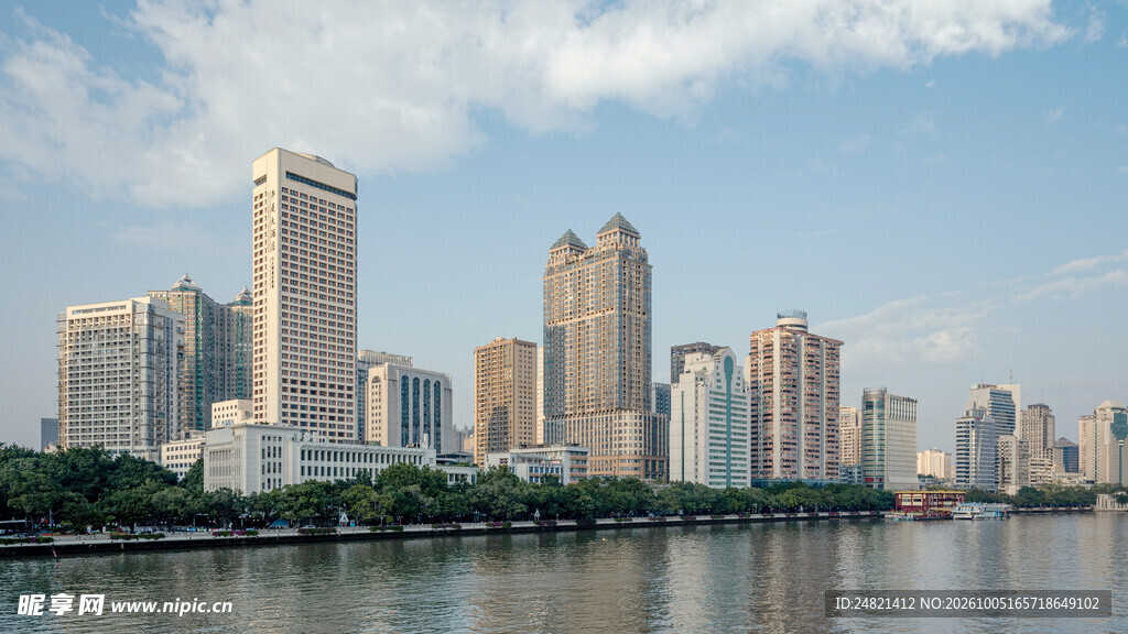 滨江城市天际线景观