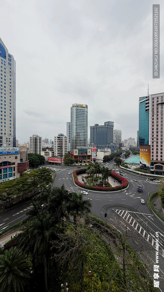 城市中心环岛街景