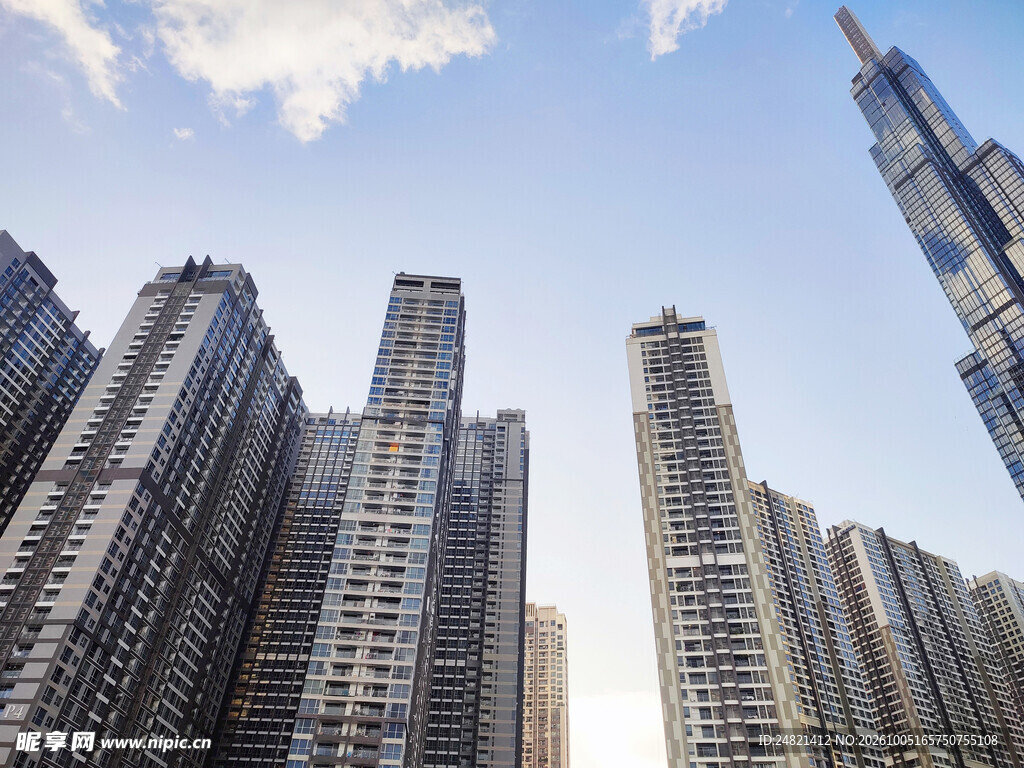 都市摩天建筑群仰拍