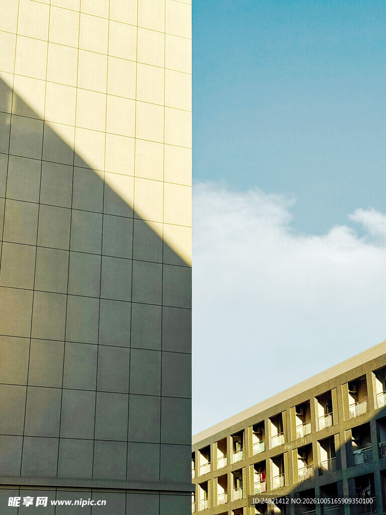 现代建筑晴空局部特写