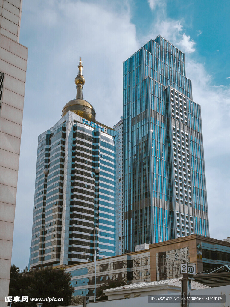 都市现代摩天高楼群