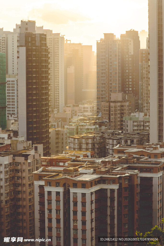 黄昏城市高层住宅建筑群