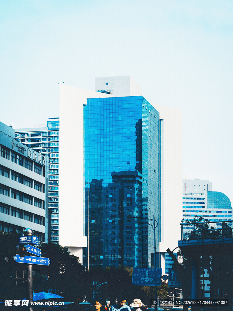 城市商务高楼街景