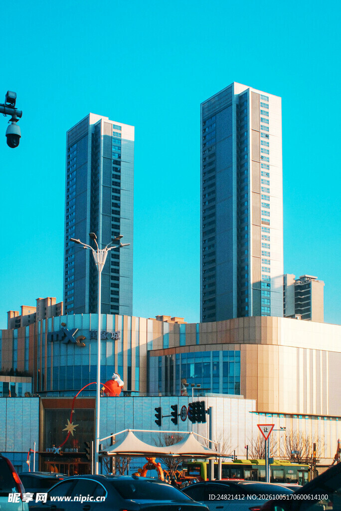 都市双子高楼街景