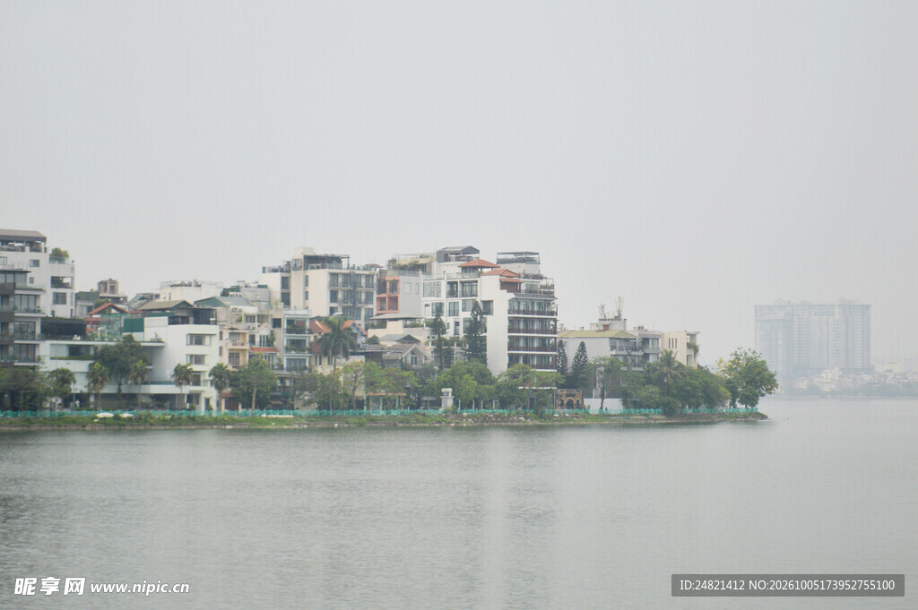 雾中临湖住宅建筑群