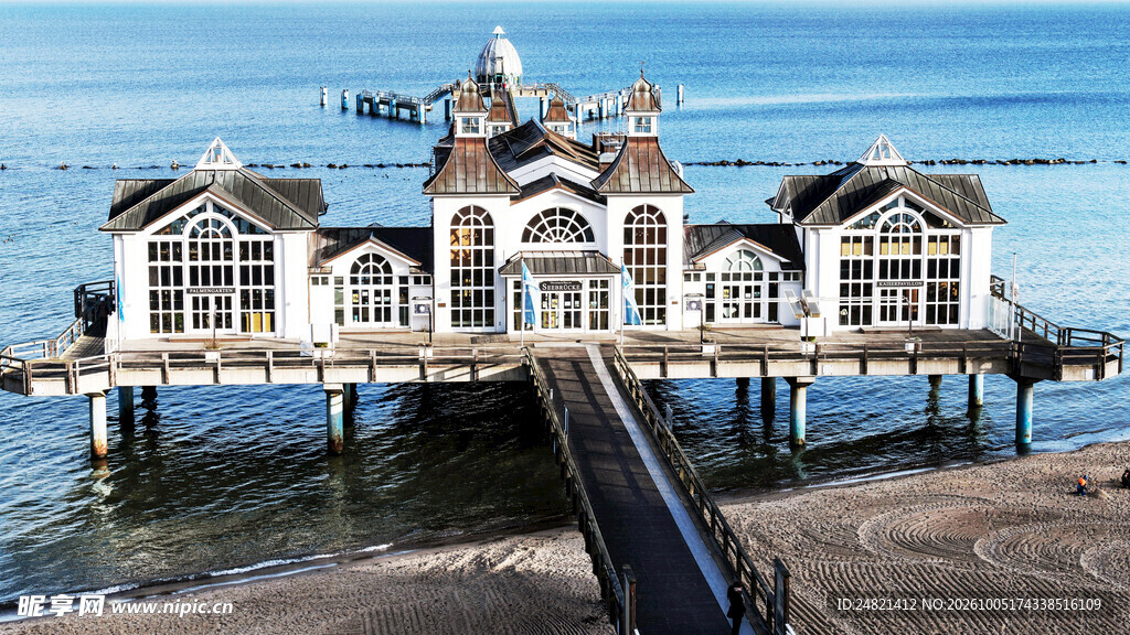 滨海特色水上栈桥建筑
