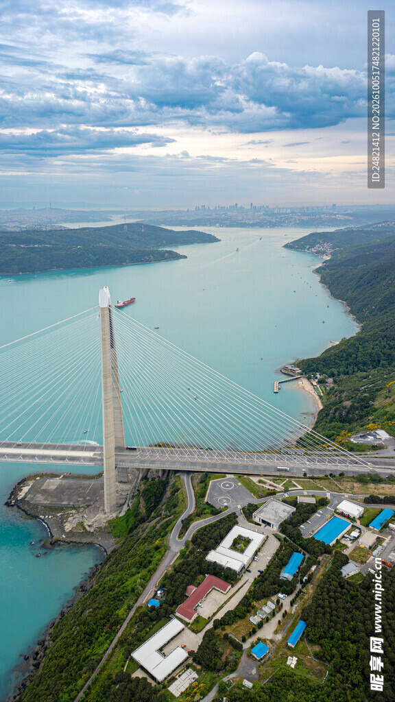 航拍跨湖大桥湖岸风光