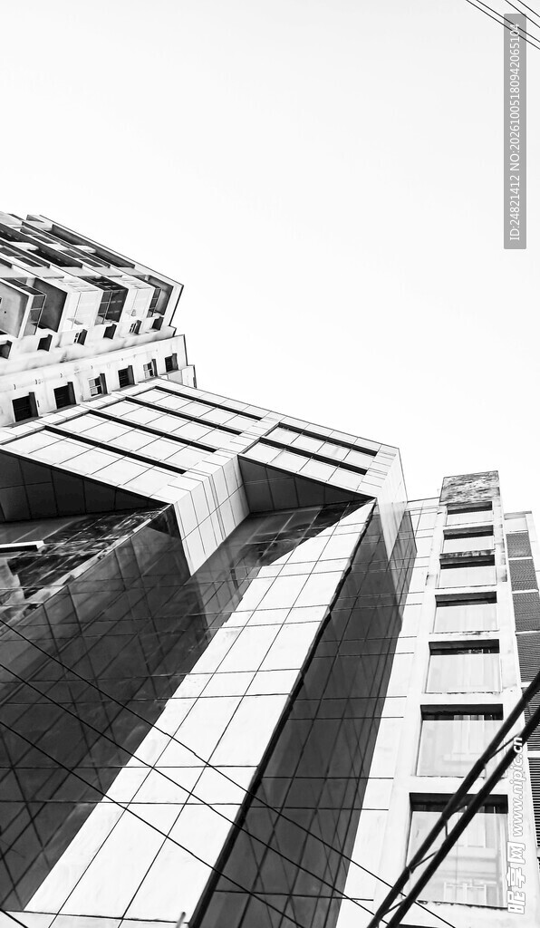 黑白仰拍城市建筑