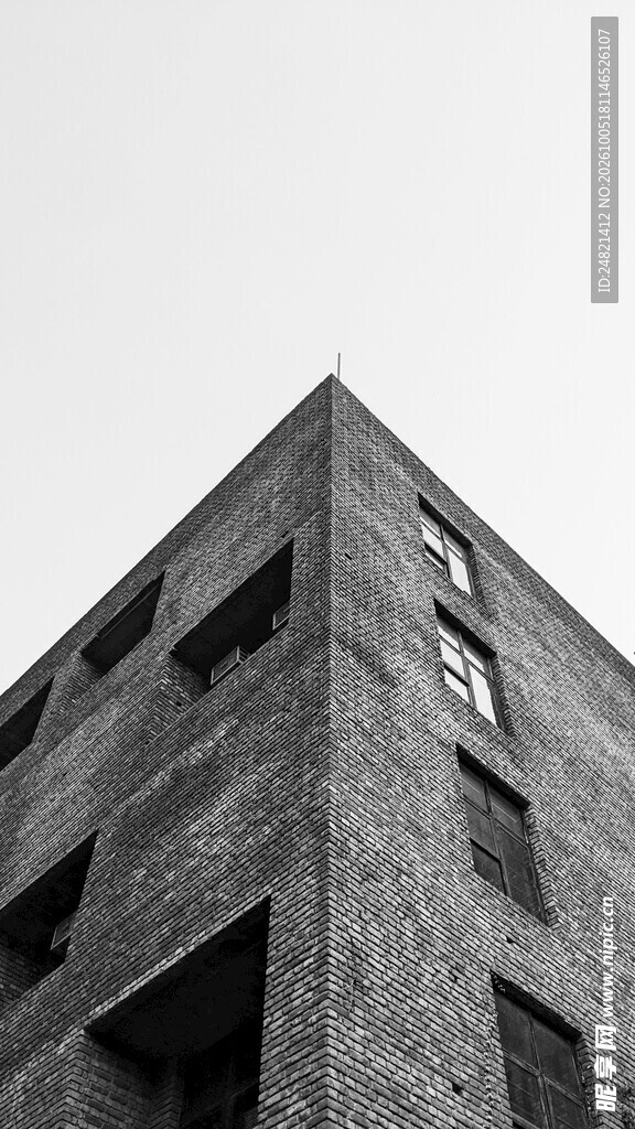 黑白建筑仰拍视角