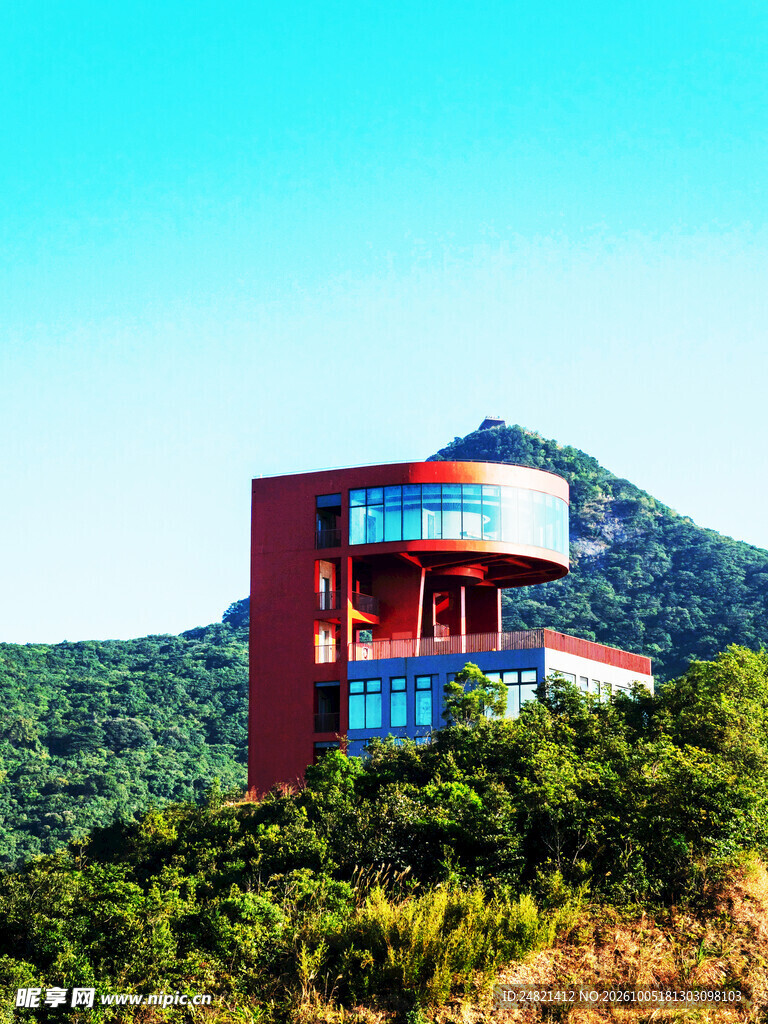 山巅现代观景建筑
