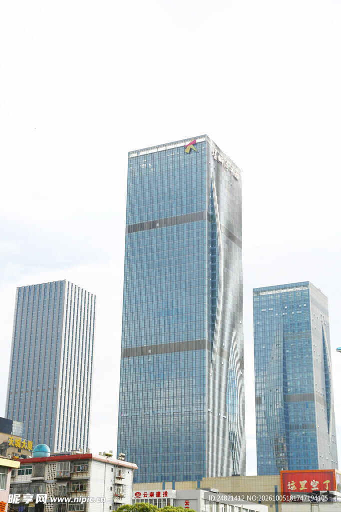 现代商务摩天大楼群