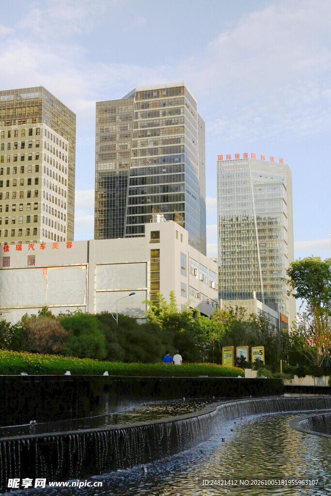 滨水城市商务高楼景观