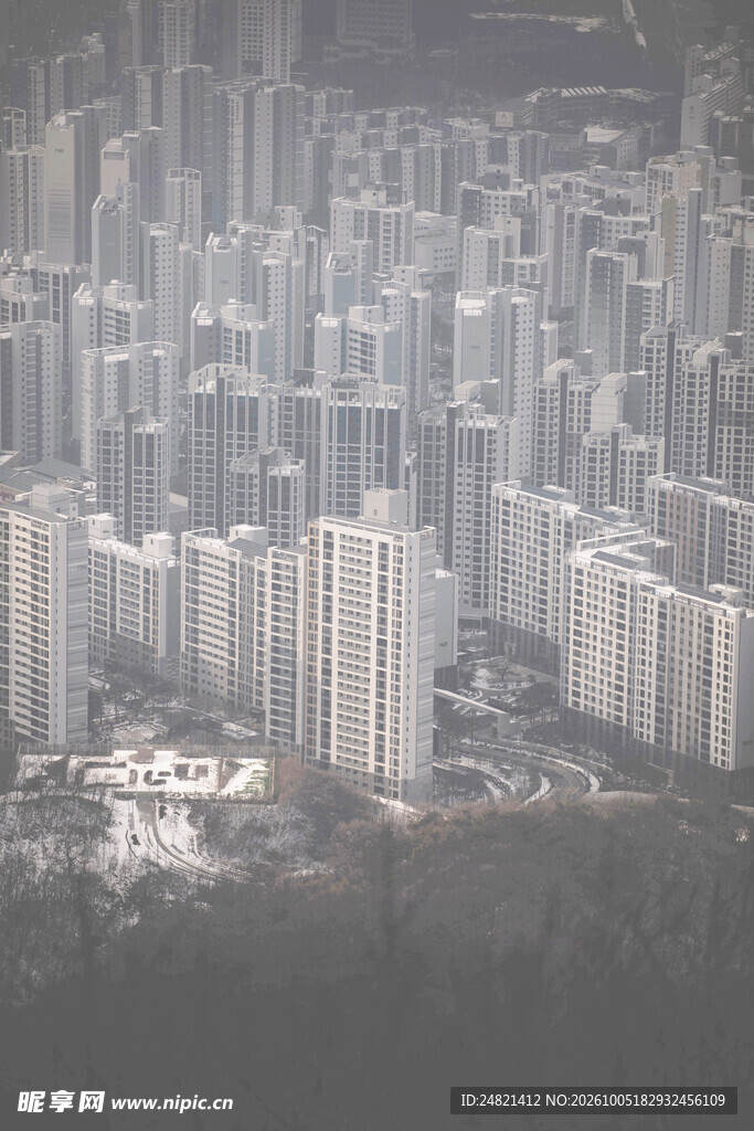 朦胧城市滨水高楼景观