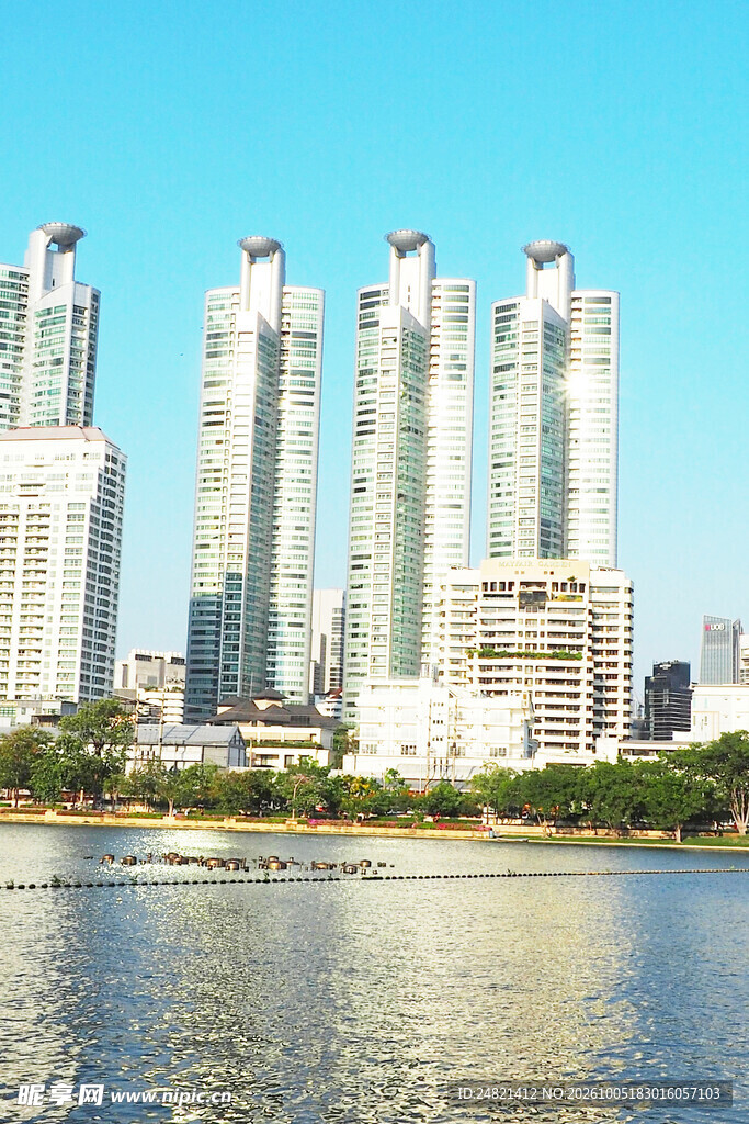 滨水城市高层建筑风光