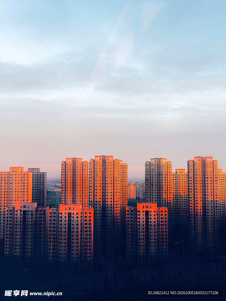 黄昏城市高楼景观