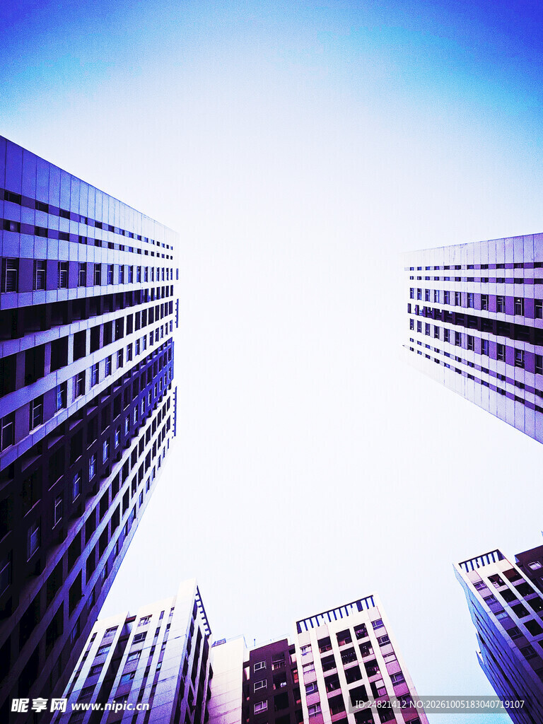 仰拍都市摩天建筑群