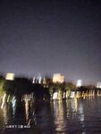 城市湖岸夜景