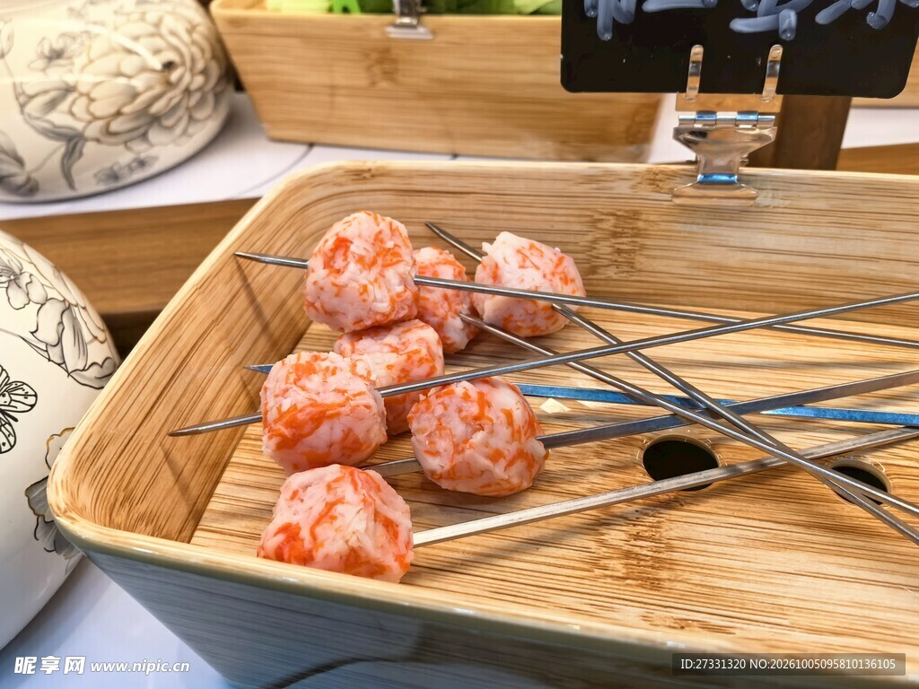 待烤生鲜肉丸子