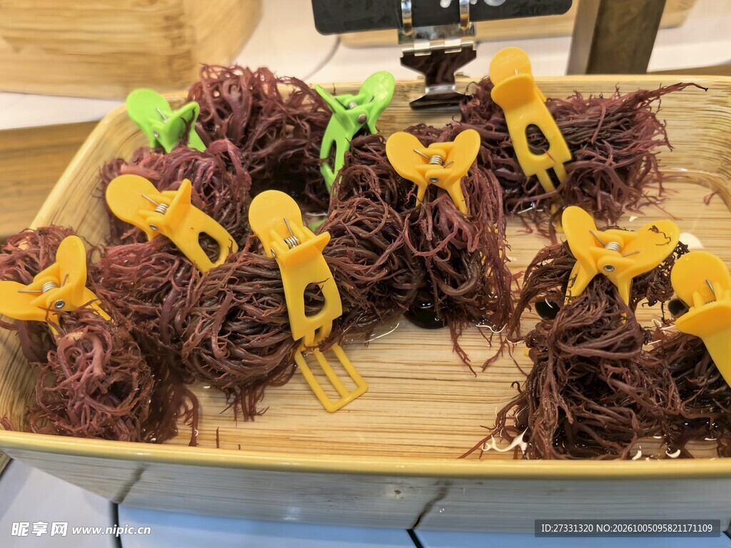 紫海藻火锅食材摆盘