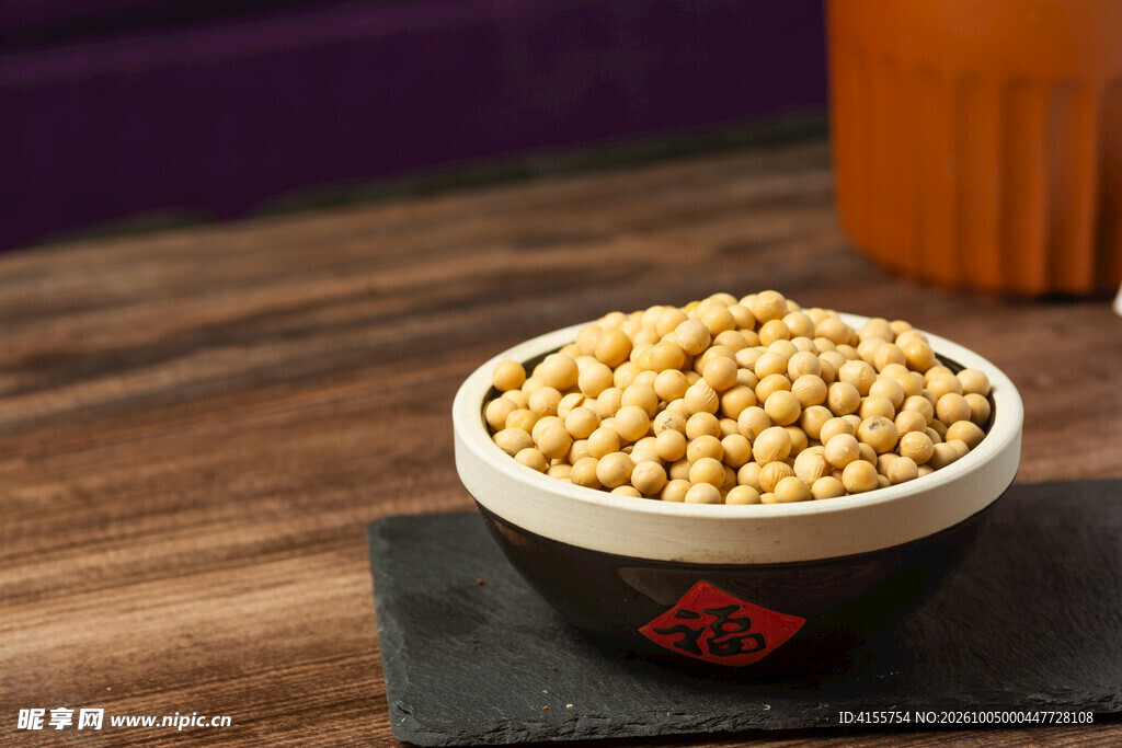一碗饱满干黄豆