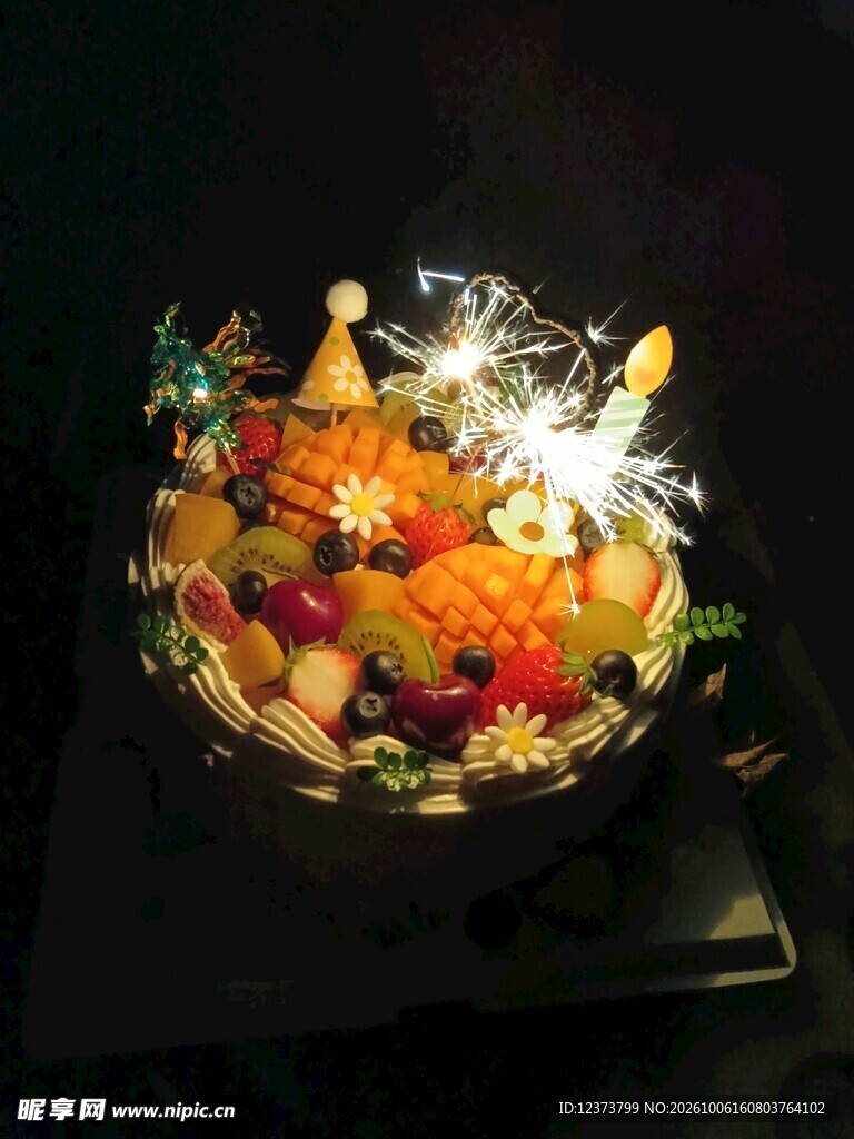 生日烟花水果蛋糕