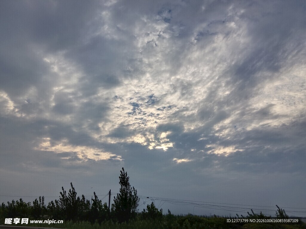 郊野黄昏云景