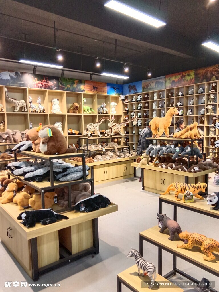 工艺品店内陈列场景
