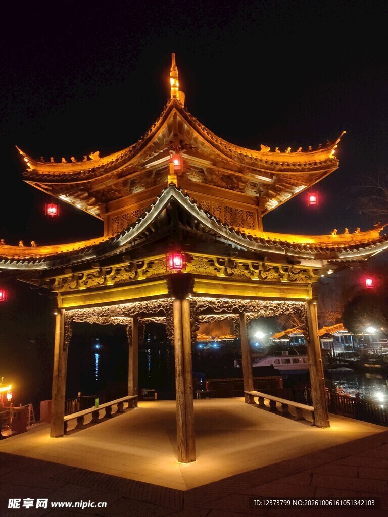 中式古亭夜景