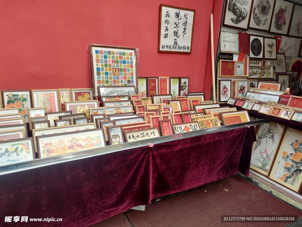 民俗工艺品店铺内景