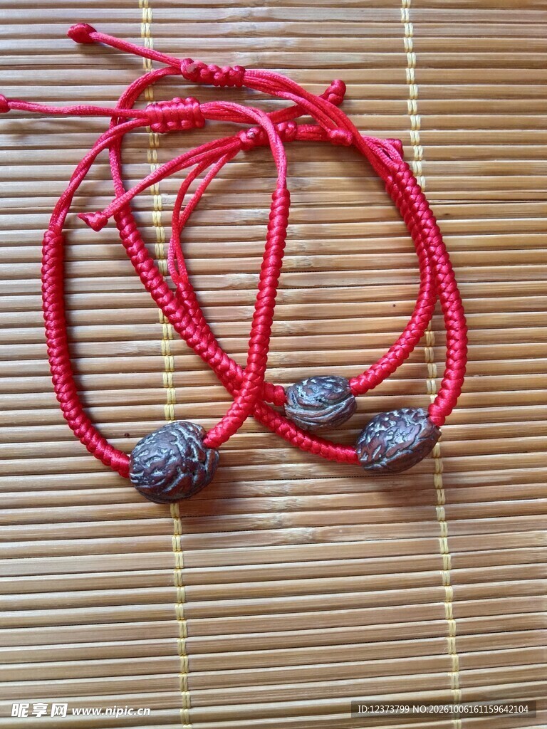 手工红绳编织手绳