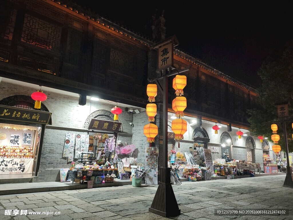 中式古街夜景
