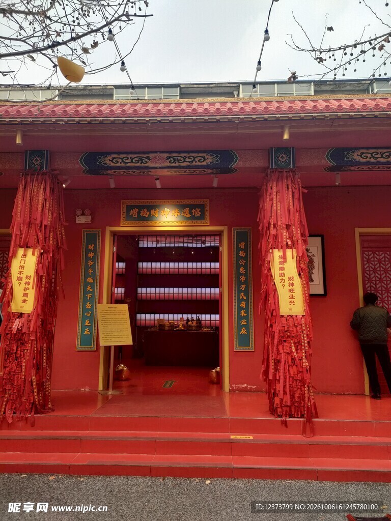中式传统红墙宫门
